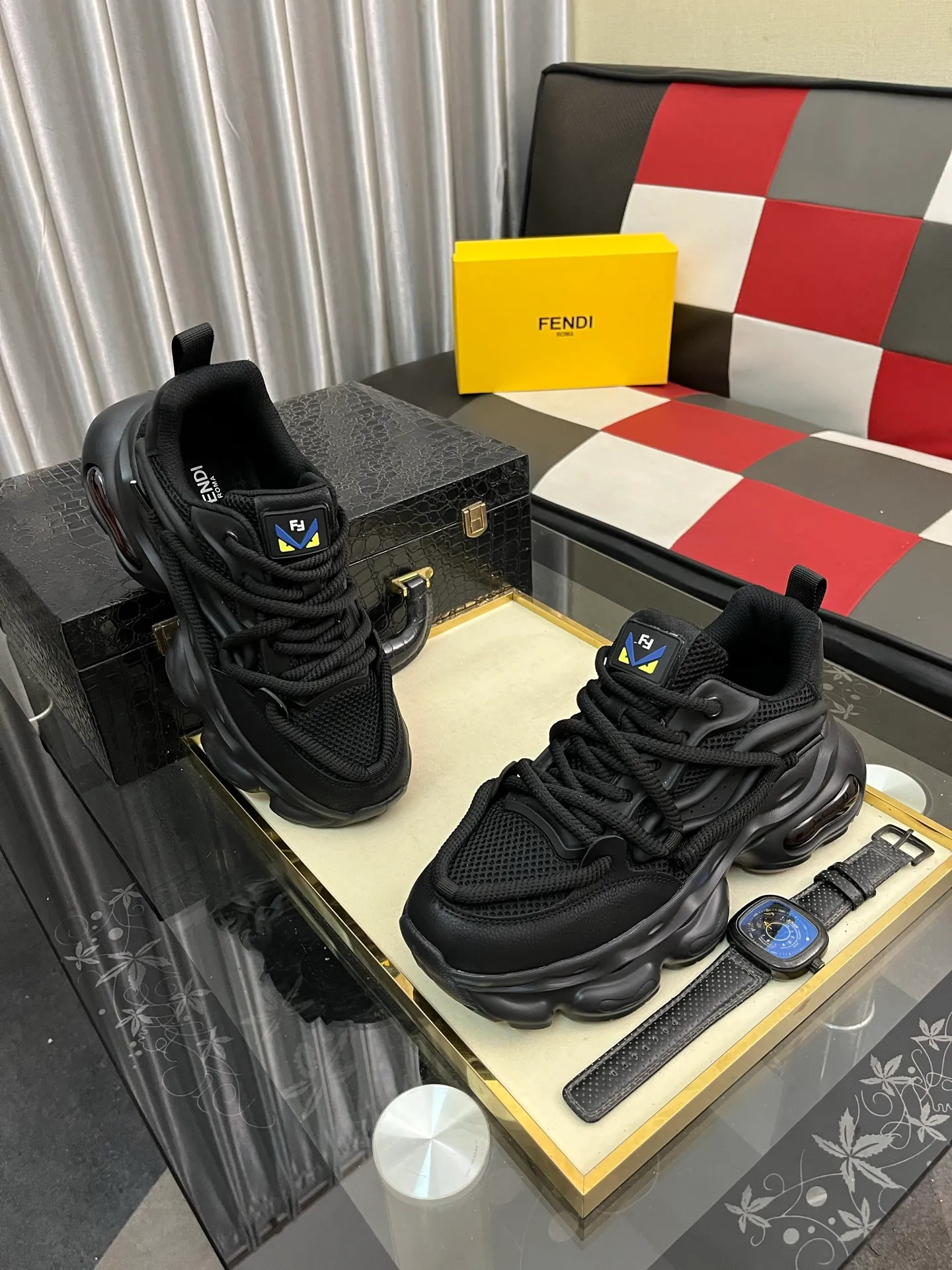 Men's shoes 💰480⌚️⌚️【FENDI】original quality.~ Unique modern style sneakers. 🏃A must-have casual shoe for trendy men😍😍 Original brand imported from Italy, imported original leather, sheep lining (refuses to discolor and grind feet) Sole: Original sole provided by the original factory, French lazy style design ⚠️Fit to the feet, original quality, super comfortable original sole. Just like shooting the real thing🎬The real thing is better, code number: 38-44